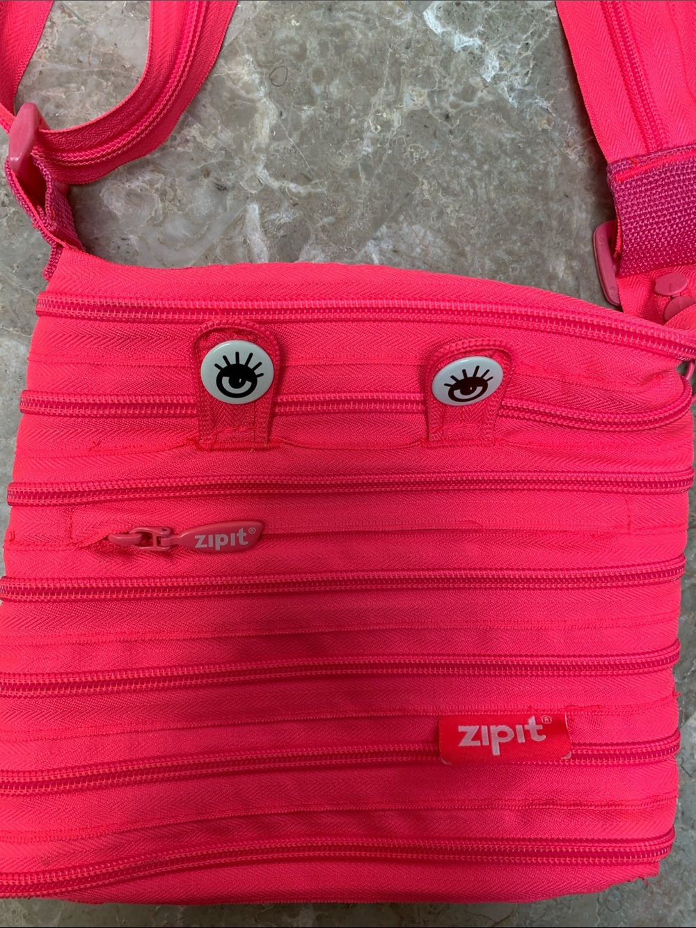 Cute Girl’s Zip-It Bright Pink Multi-Zip Crossbody Bag. Pre-Owned. Size:8x8. - Picture 2 of 5